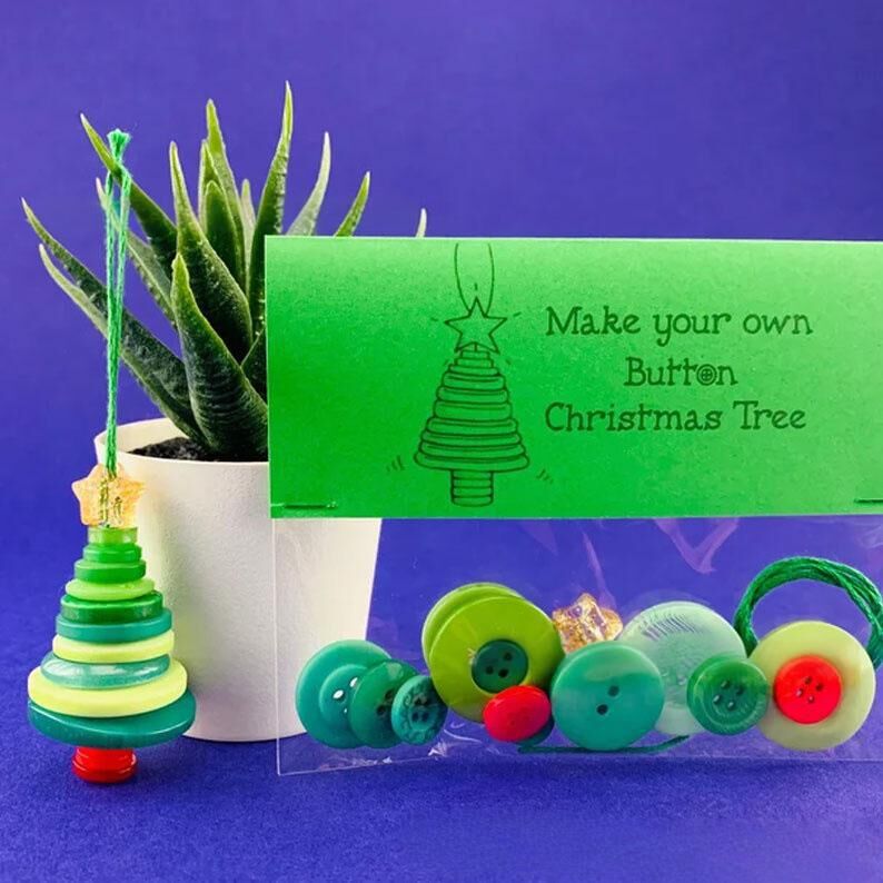 Christmas gift Christmas Button Ornament - Festive Santa Design Craft Kit -  Set of 5 pieces（Santa Claus、Snowman、angel、Red Christmas tree and green Christmas tree）