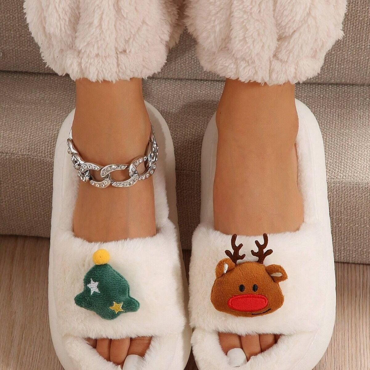 Christmas Cartoon Plush Slippers, Unisex Lightweight Thick-Soled Anti-Slip Fuzzy Slippers for Couples & Family(milky white-43-44)