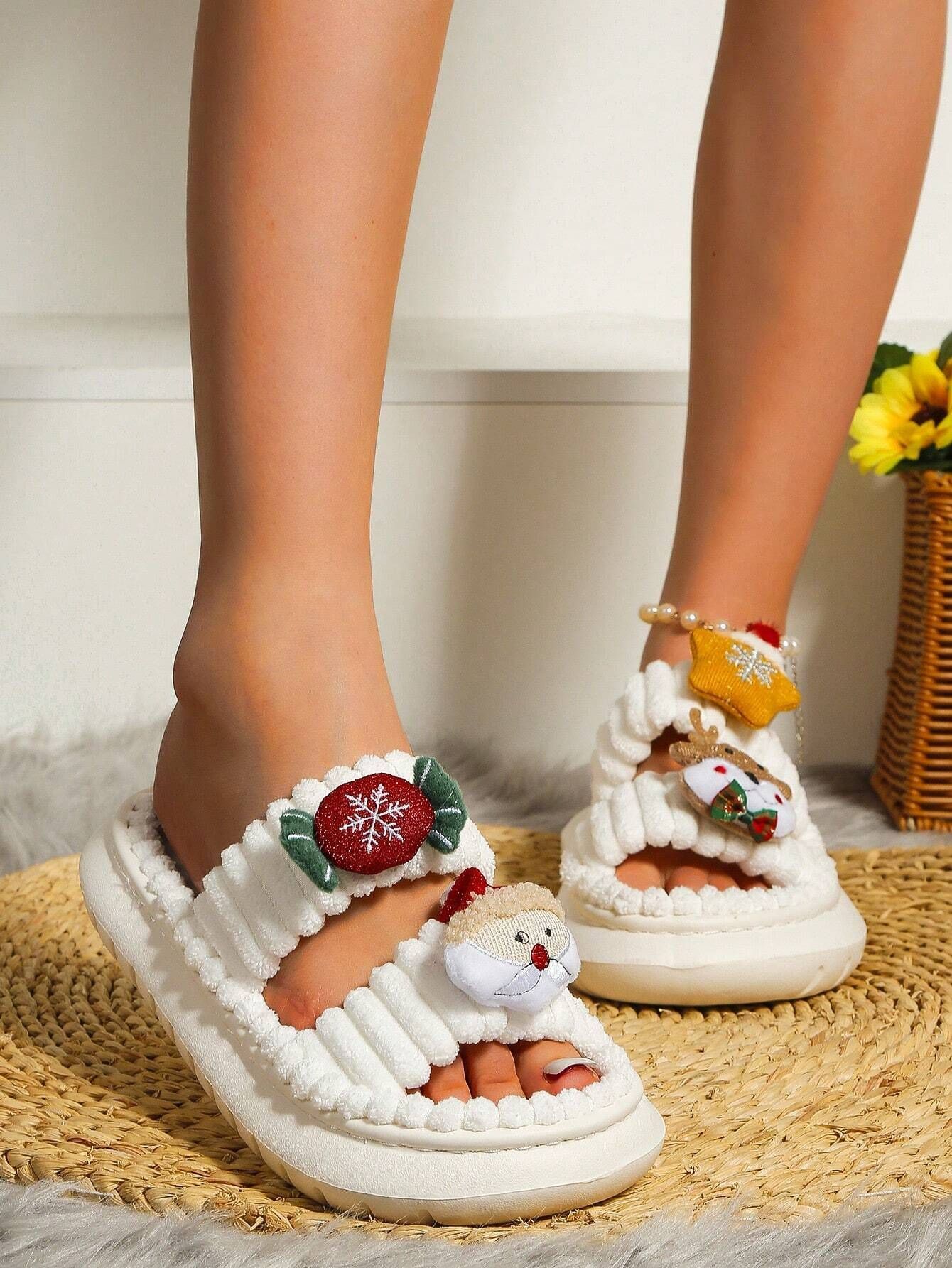 Christmas Cartoon Plush Slippers, Unisex Lightweight Thick-Soled Anti-Slip Fuzzy Slippers for Couples & Family(white-43-44)