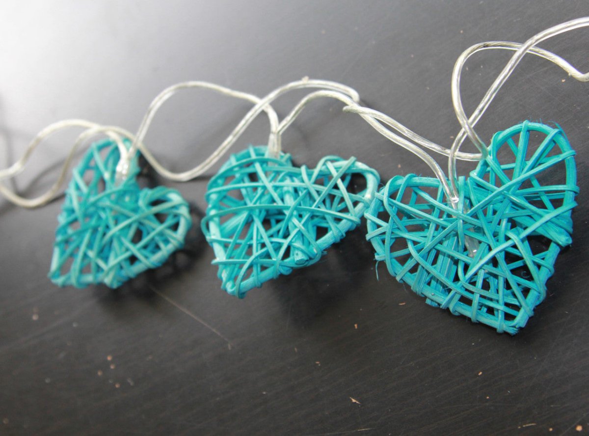 50 Turquoise Blue 3D Hollowed Rattan Heart - Shaped 5M LONG String Fairy Lights, Battery (AA) Indoor & Outdoor Decorations Birthday Kids Celebration PartyRoom Table Lighting