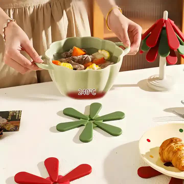 Round Base Red High temperature resistant table mat household teacup mat anti - scalding mat foldable insulation mat pot mat, insulation mat shelf Christmas tree shape